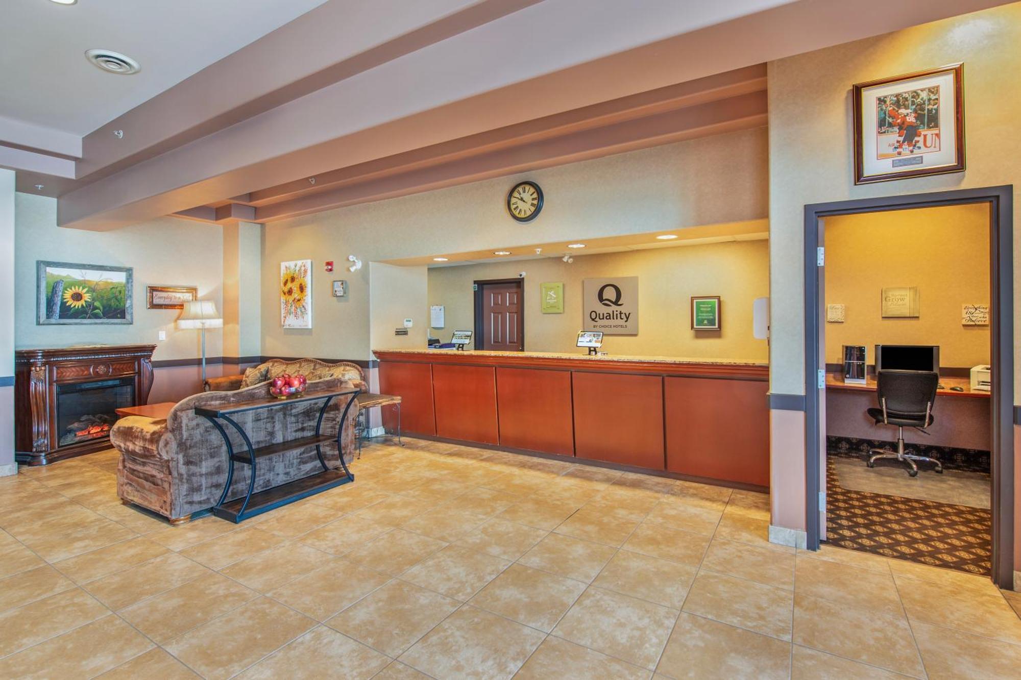 Quality Inn & Suites Lethbridge Exterior foto